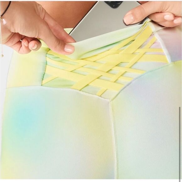 Fabletics Boost 7/8 Legging Blur Lemon Creme NEW FLAWS - Picture 13 of 13